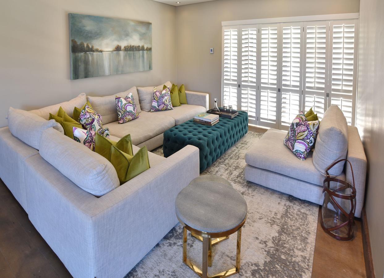 Tredenham Boutique Hotel ブルームフォンテーン エクステリア 写真 A living room with plantation shutters