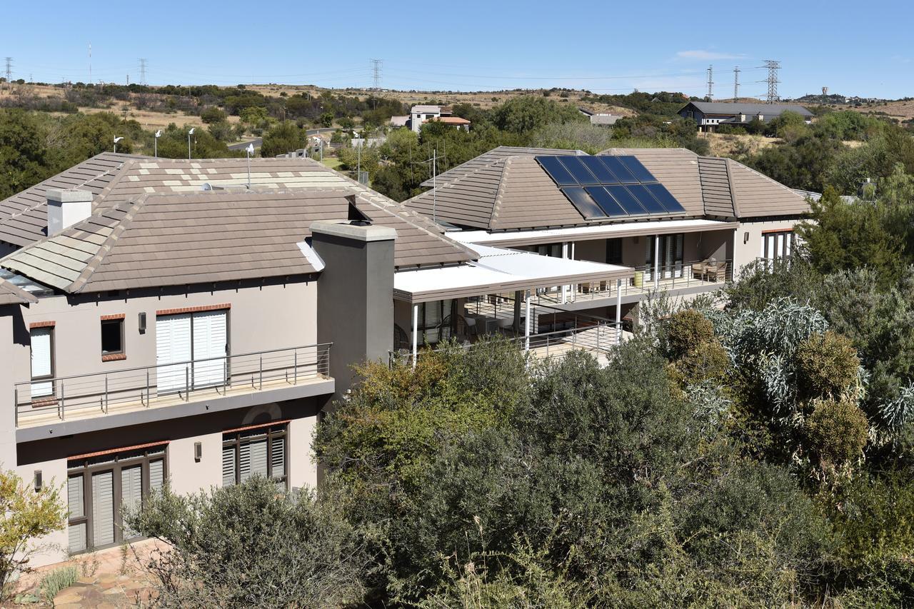 Tredenham Boutique Hotel ブルームフォンテーン エクステリア 写真 Residential solar panels in Santa Fe, New Mexico